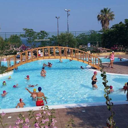 Villaggio Marinella Direttamente Sul Mare 이솔라 카포 리주토 외부 사진