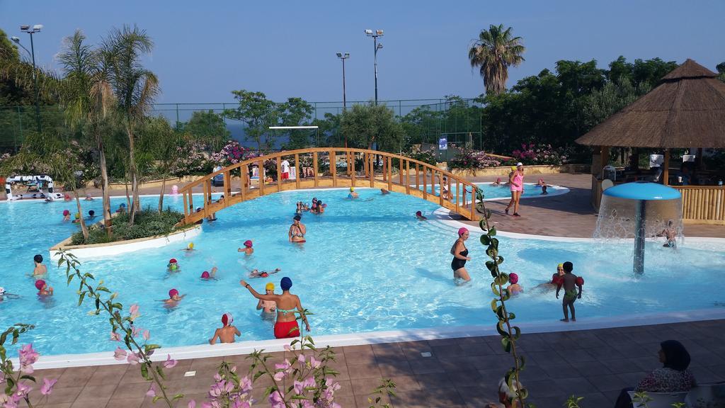Villaggio Marinella Direttamente Sul Mare 이솔라 카포 리주토 외부 사진